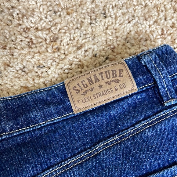 Signature Flare Fit Levi Strauss Company Designer Blue Jeans Size 16 1/2 Plus - Picture 11 of 14